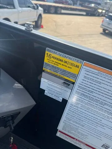 Slide: The Image of Godfrey Sweetwater 2286 SFL - Yamaha 250 SHO 2026 - 11