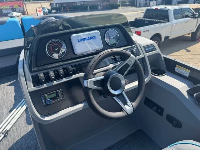 Slide: The Image of Godfrey Sweetwater 2286 SFL - Yamaha 250 SHO 2026 - 13