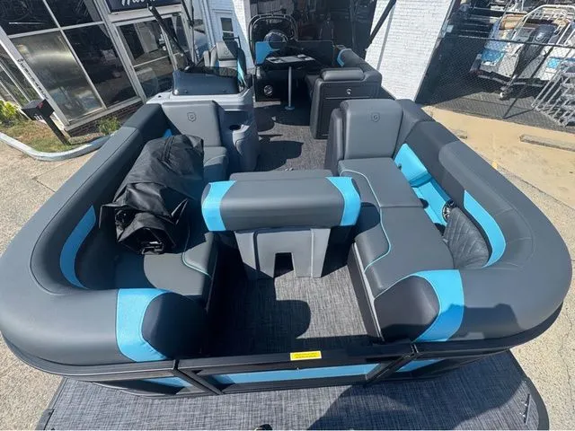 Slide: The Image of Godfrey Sweetwater 2286 SFL - Yamaha 250 SHO 2026 - 5