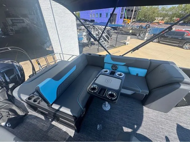 Slide: The Image of Godfrey Sweetwater 2286 SFL - Yamaha 250 SHO 2026 - 6