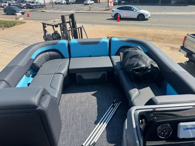 Slide: The Image of Godfrey Sweetwater 2286 SFL - Yamaha 250 SHO 2026 - 8