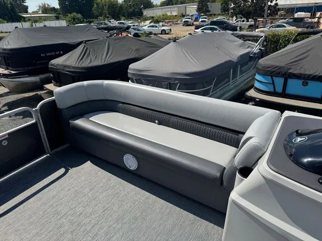 Slide: The Image of Godfrey Sweetwater 2286 SFL Tritoon - Yamaha 150 2023 - 10