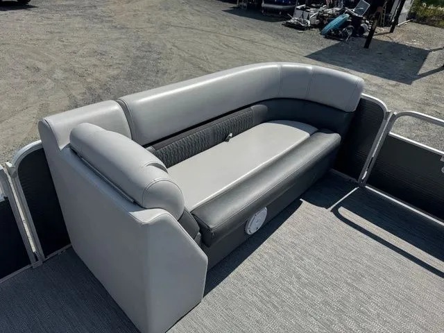 Slide: The Image of Godfrey Sweetwater 2286 SFL Tritoon - Yamaha 150 2023 - 11