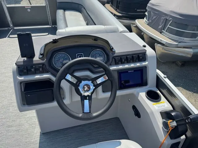 Slide: The Image of Godfrey Sweetwater 2286 SFL Tritoon - Yamaha 150 2023 - 8