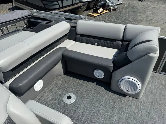 Slide: The Image of Godfrey Sweetwater 2286 SFL Tritoon - Yamaha 150 2023 - 9