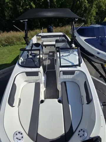 Slide: The Image of Bayliner VR6 Bowrider 2021 - 20