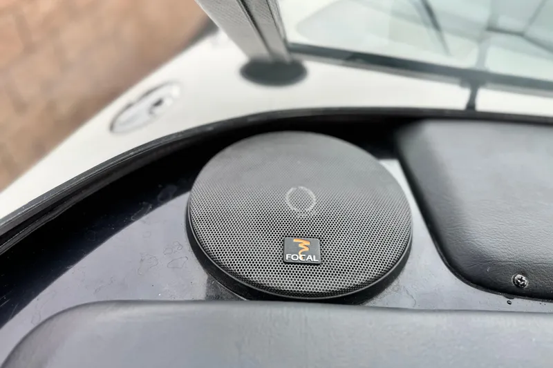 Slide: The Image of Speaker on 1999 Malibu Sunsetter LX boat dashboard, featuring Focal audio system. - 22