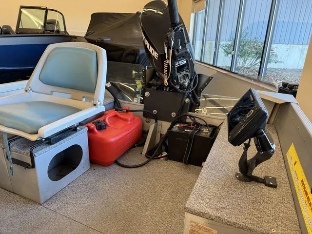 Slide: The Image of Alumacraft V14 2018 - 7