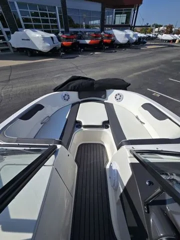 Slide: The Image of Bayliner VR6 Bowrider 2021 - 15