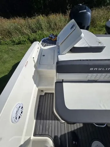 Slide: The Image of Bayliner VR6 Bowrider 2021 - 4