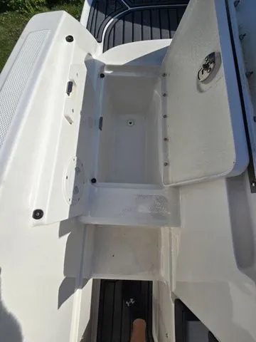 Slide: The Image of Bayliner VR6 Bowrider 2021 - 5