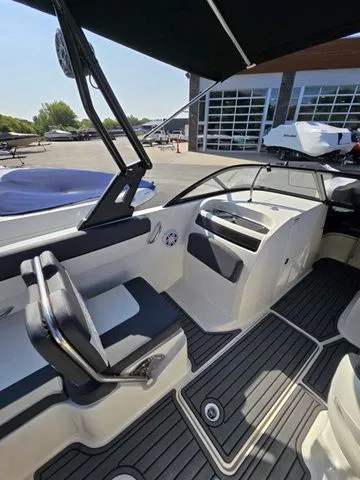 Slide: The Image of Bayliner VR6 Bowrider 2021 - 9