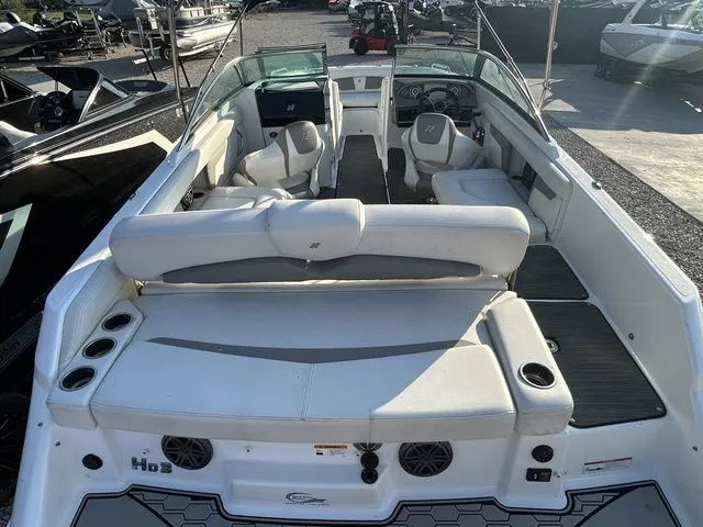 Slide: The Image of Four Winns HD3 2021 - 13