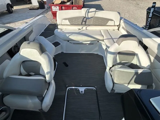 Slide: The Image of Four Winns HD3 2021 - 8