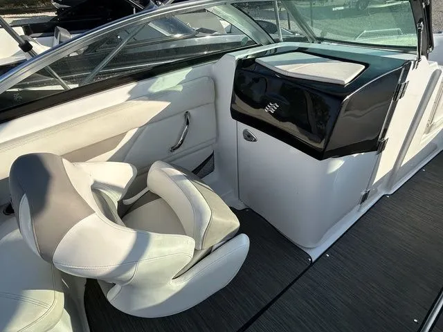 Slide: The Image of Four Winns HD3 2021 - 9