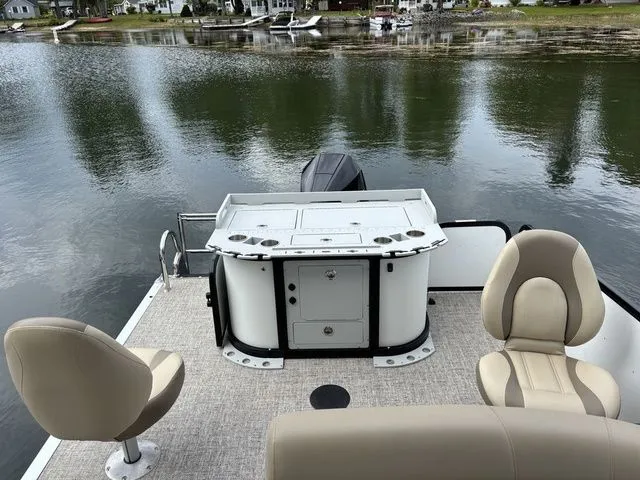 Slide: The Image of Premier 230 Sunsation Angler 4pt 2024 - 10