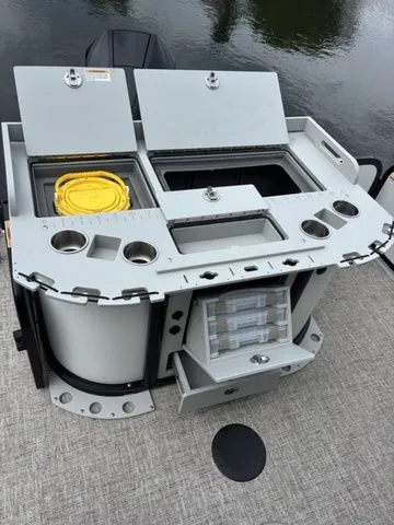 Slide: The Image of Premier 230 Sunsation Angler 4pt 2024 - 11