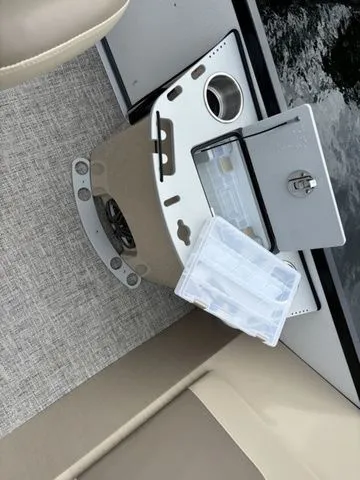 Slide: The Image of Premier 230 Sunsation Angler 4pt 2024 - 7