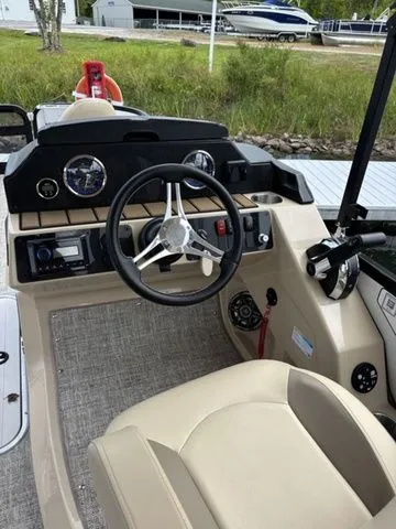 Slide: The Image of Premier 230 Sunsation Angler 4pt 2024 - 9