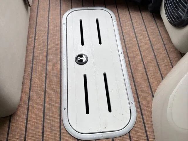 Slide: The Image of Premier 230 Solaris RF CL 2019 - 19