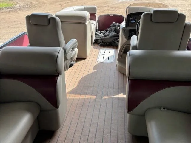 Slide: The Image of Premier 230 Solaris RF CL 2019 - 33