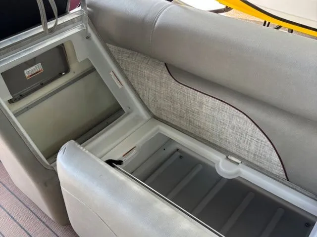 Slide: The Image of Premier 230 Solaris RF CL 2019 - 34