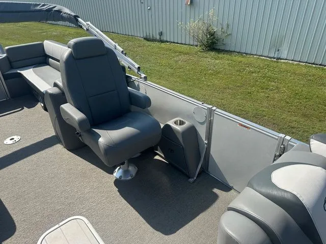 Slide: The Image of Tahoe 2585 CASCADE QUAD LOUNGER 2021 - 13