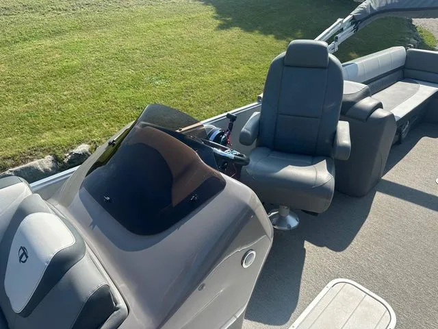 Slide: The Image of Tahoe 2585 CASCADE QUAD LOUNGER 2021 - 14