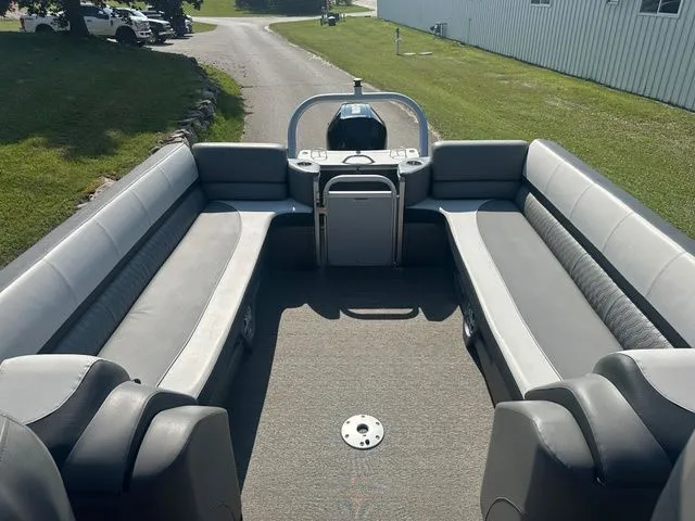 Slide: The Image of Tahoe 2585 CASCADE QUAD LOUNGER 2021 - 16