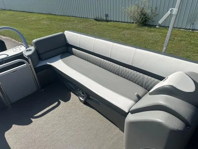Slide: The Image of Tahoe 2585 CASCADE QUAD LOUNGER 2021 - 17