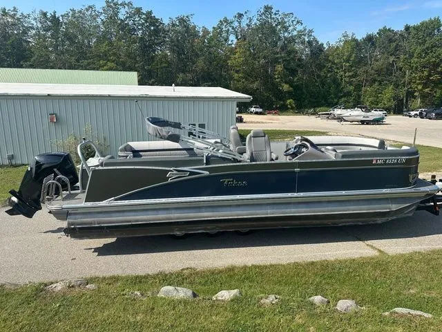 Slide: The Image of Tahoe 2585 CASCADE QUAD LOUNGER 2021 - 2