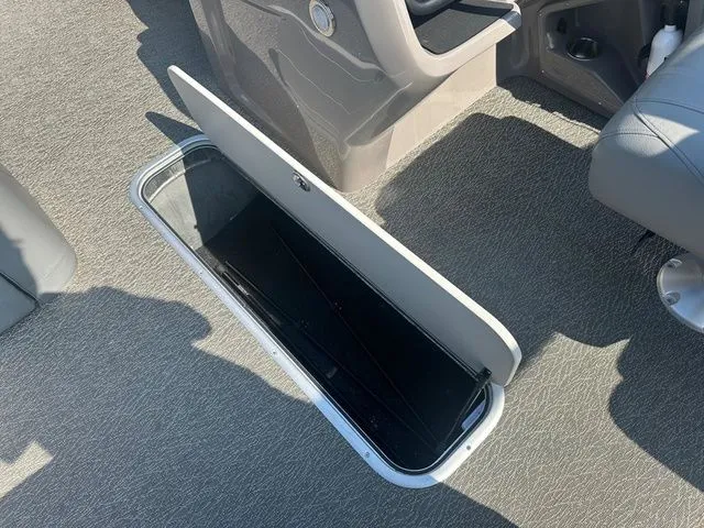 Slide: The Image of Tahoe 2585 CASCADE QUAD LOUNGER 2021 - 23