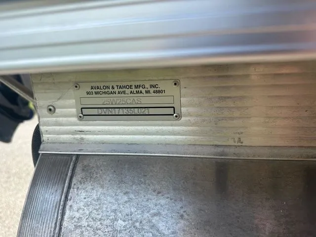 Slide: The Image of Tahoe 2585 CASCADE QUAD LOUNGER 2021 - 36