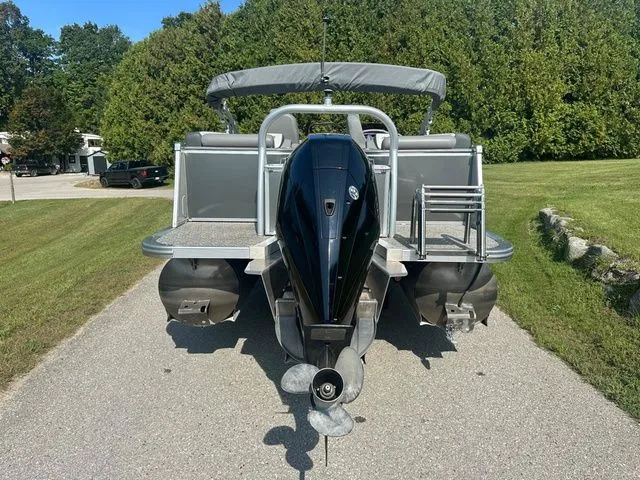 Slide: The Image of Tahoe 2585 CASCADE QUAD LOUNGER 2021 - 4