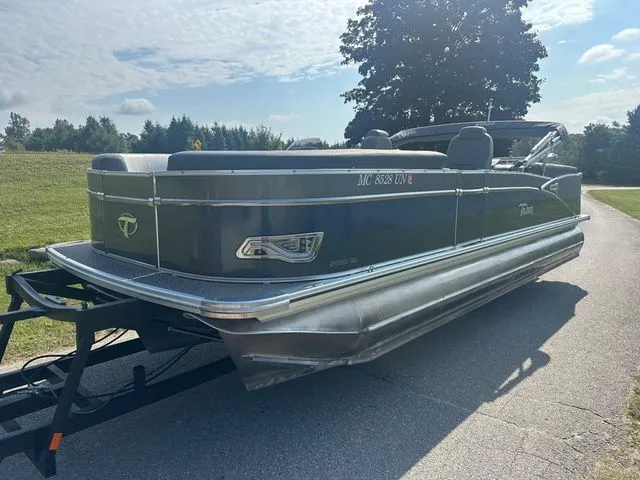 Slide: The Image of Tahoe 2585 CASCADE QUAD LOUNGER 2021 - 7