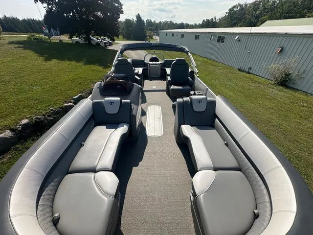 Slide: The Image of Tahoe 2585 CASCADE QUAD LOUNGER 2021 - 8