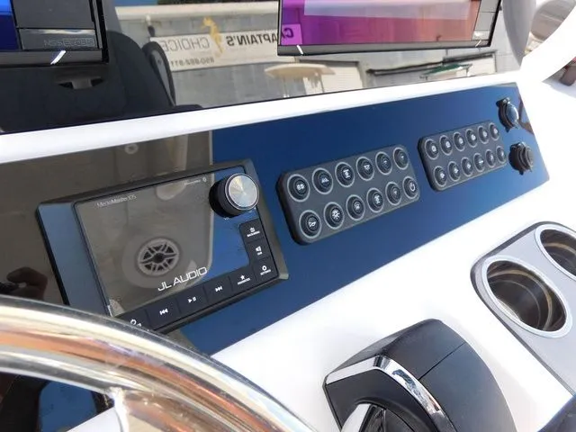 Slide: The Image of Blazer Bay 2700 Hybrid 2026 - 14