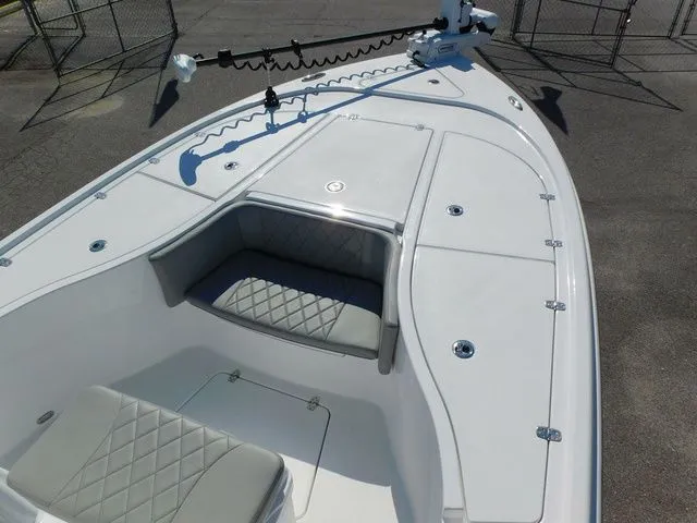 Slide: The Image of Blazer Bay 2700 Hybrid 2026 - 21