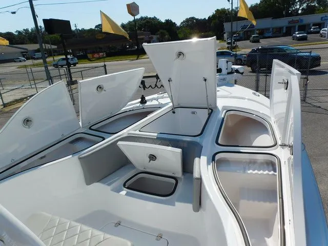 Slide: The Image of Blazer Bay 2700 Hybrid 2026 - 22