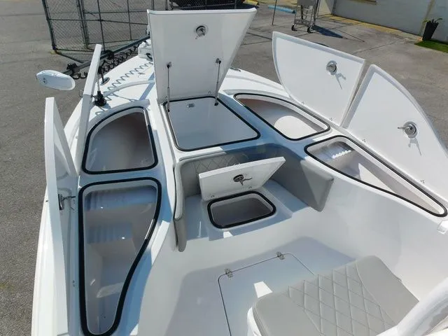 Slide: The Image of Blazer Bay 2700 Hybrid 2026 - 23