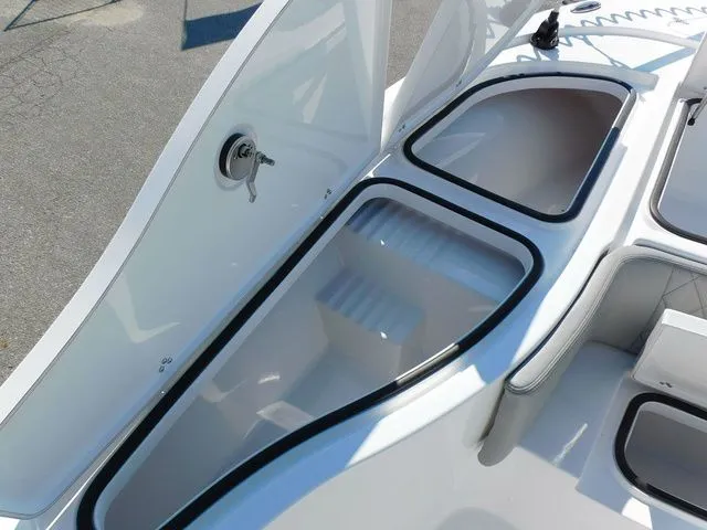 Slide: The Image of Blazer Bay 2700 Hybrid 2026 - 24