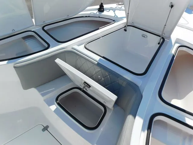 Slide: The Image of Blazer Bay 2700 Hybrid 2026 - 26