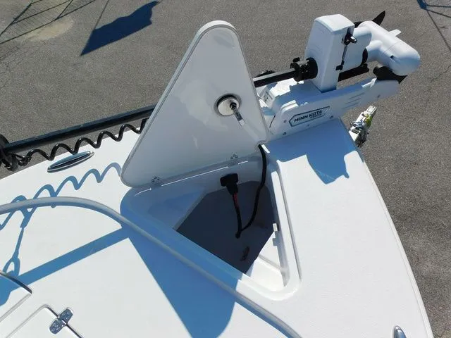 Slide: The Image of Blazer Bay 2700 Hybrid 2026 - 27