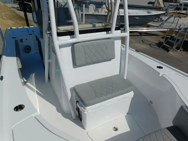 Slide: The Image of Blazer Bay 2700 Hybrid 2026 - 28