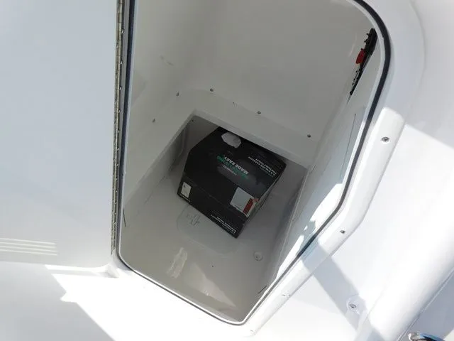 Slide: The Image of Blazer Bay 2700 Hybrid 2026 - 29