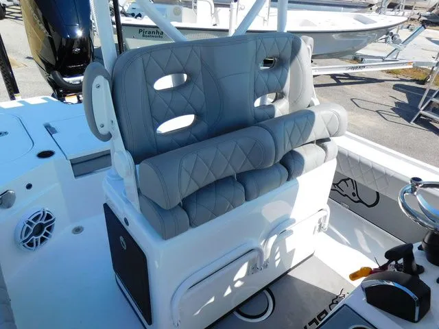 Slide: The Image of Blazer Bay 2700 Hybrid 2026 - 30