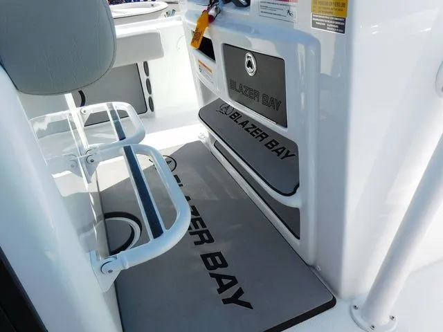 Slide: The Image of Blazer Bay 2700 Hybrid 2026 - 32