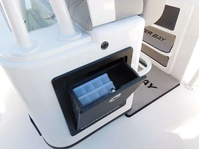 Slide: The Image of Blazer Bay 2700 Hybrid 2026 - 34