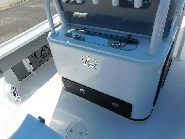 Slide: The Image of Blazer Bay 2700 Hybrid 2026 - 35