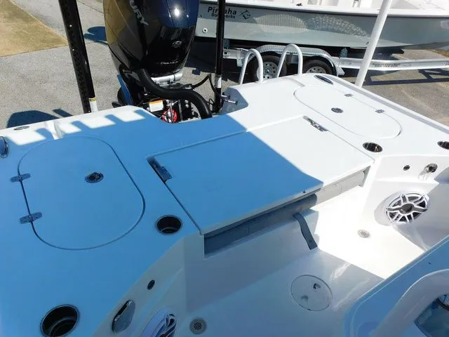 Slide: The Image of Blazer Bay 2700 Hybrid 2026 - 37